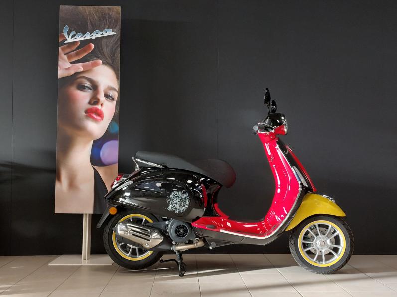 * PROMO DE NOËL * VESPA PRIMAVERA 125 Edition Disney Mickey Mouse