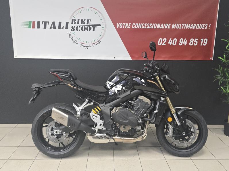 QJ MOTOR SRK 800 Dark 